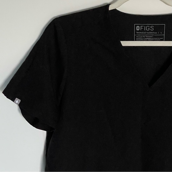 Figs Black Casma Three-Pocket Medical Scrub Top - 47316 - Picture 4 of 15